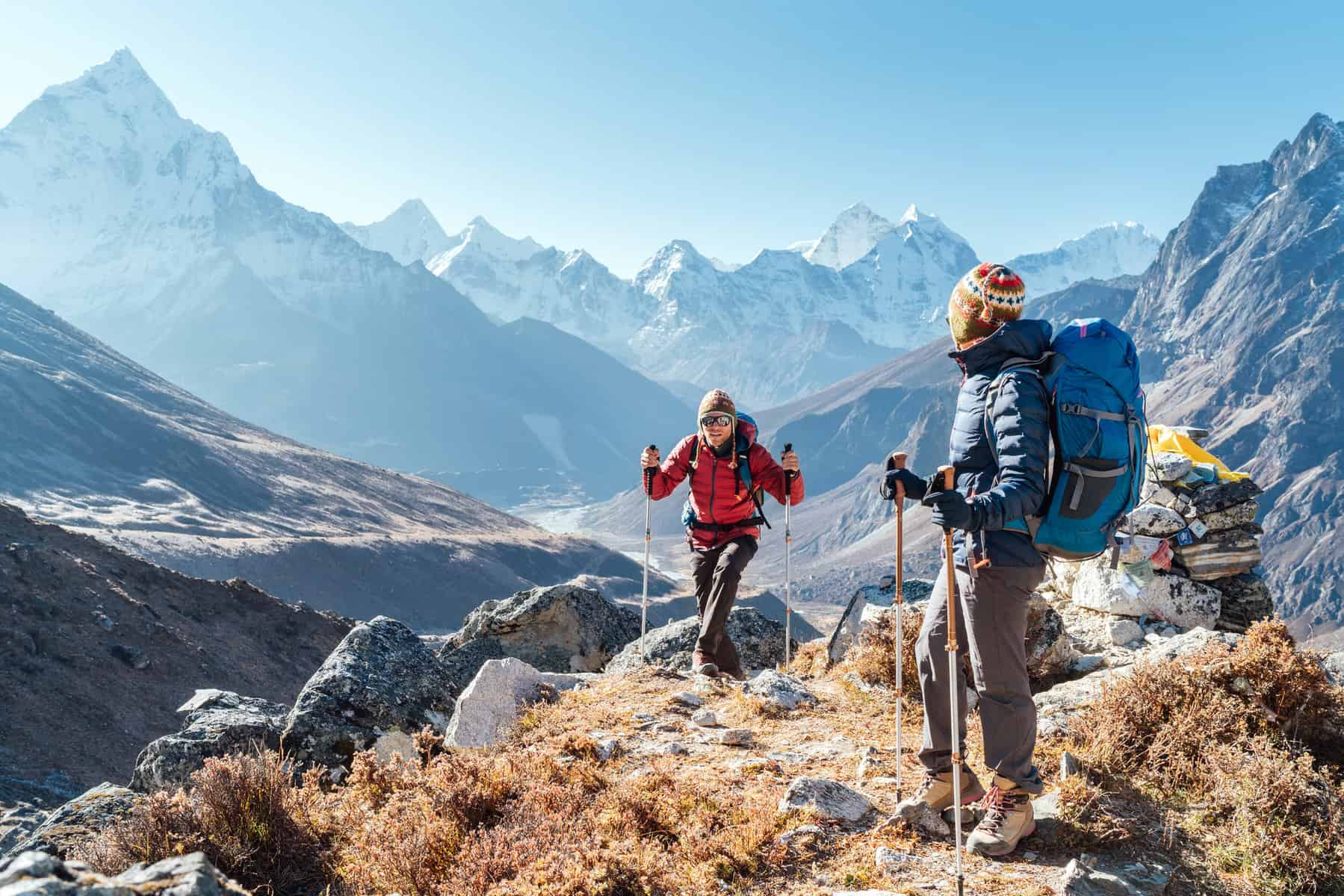 Was ist das Besondere an einem Nepal Trek? Paar auf Trekkingtour im Everest Base Camp