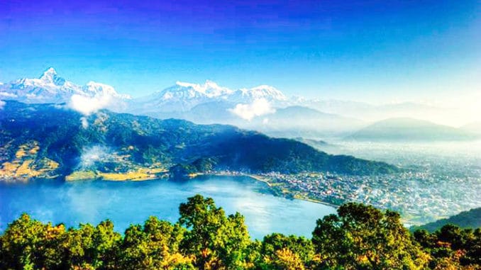 Blick von der Shanti Stupa auf den Phewa-See und Pokhara Blick von der Shanti Stupa auf den Phewa-See und Pokhara