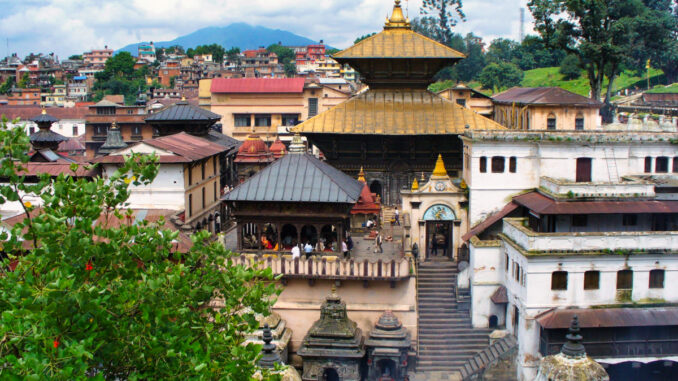 Blick auf den nur für Hindus zugänglichen Teil von Pashupatinath Blick auf den nur für Hindus zugänglichen Teil von Pashupatinath
