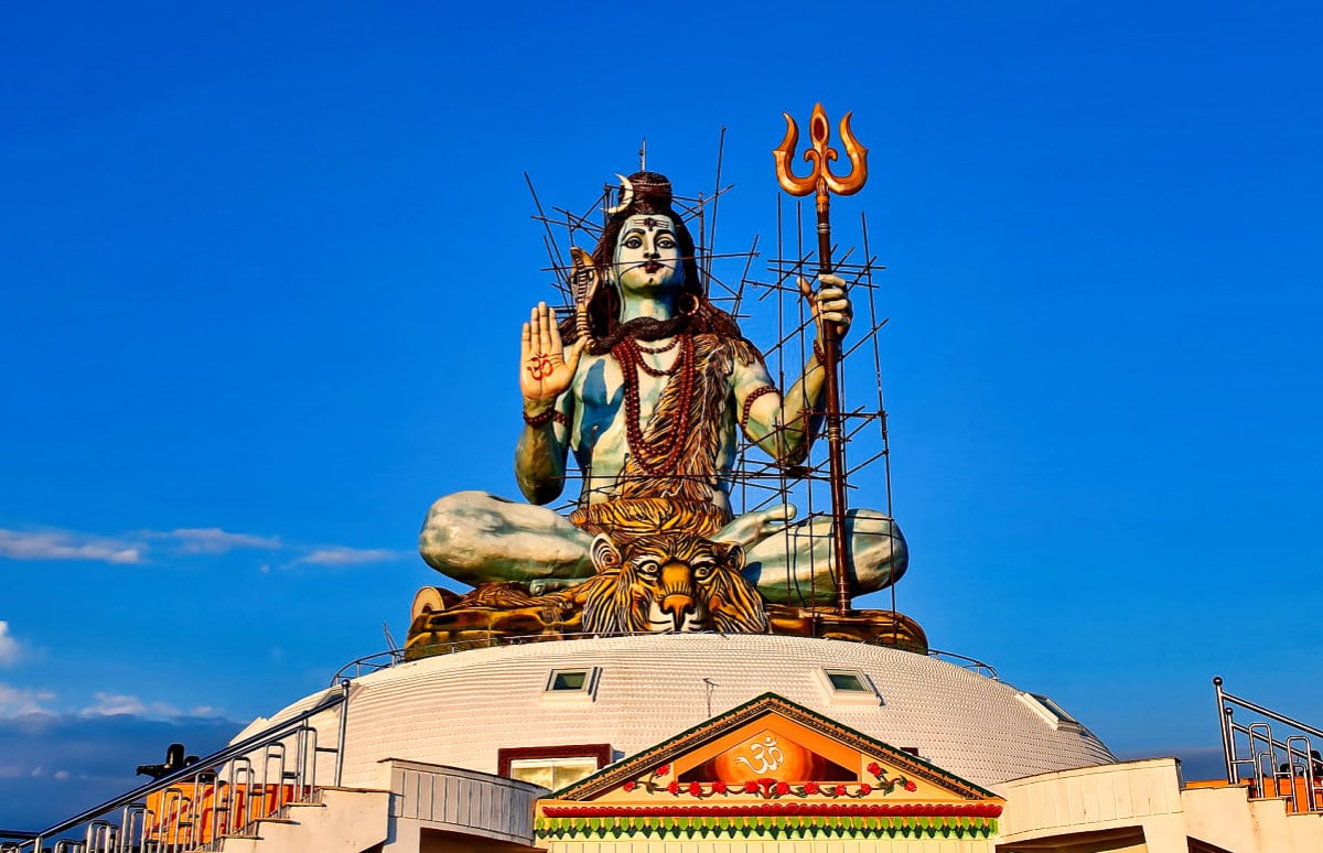 shiva-statue-pokhara-shiva-tempel-nepal-friends